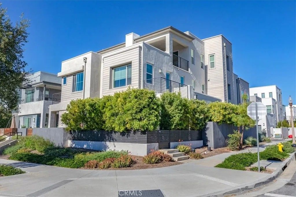 Photo of 209 Paramount, Irvine, CA 92618 (MLS # OC25272074)