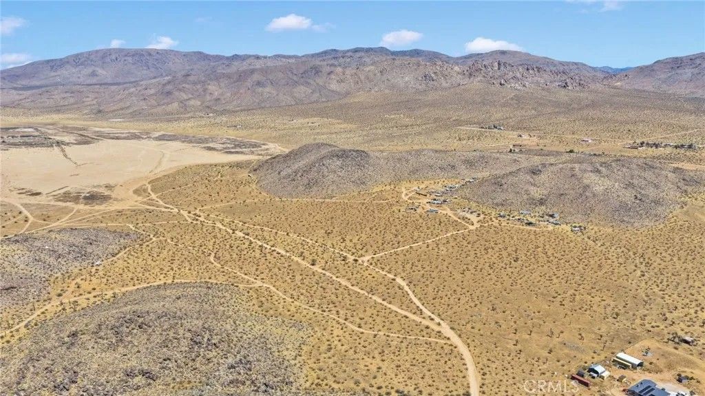 Photo of 1 Fairview Valley, Apple Valley, CA 92307 (MLS # HD26086373)