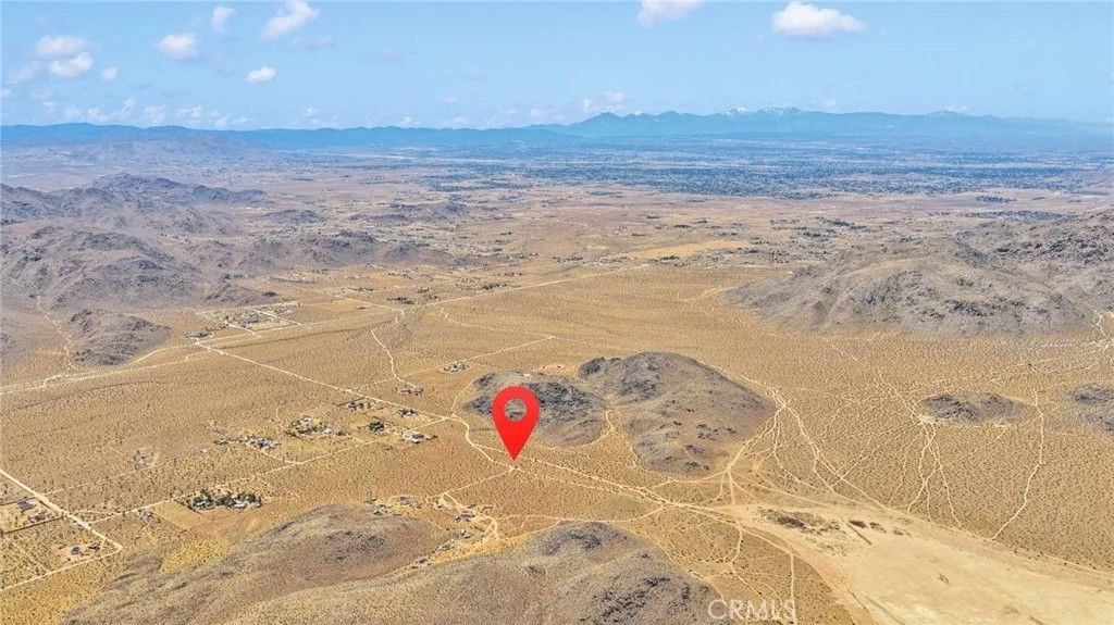 Photo of 1 Fairview Valley, Apple Valley, CA 92307 (MLS # HD26086373)
