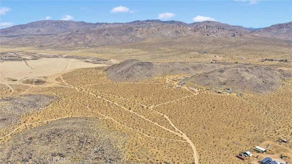 Photo of 1 Fairview Valley, Apple Valley, CA 92307 (MLS # HD26086373)