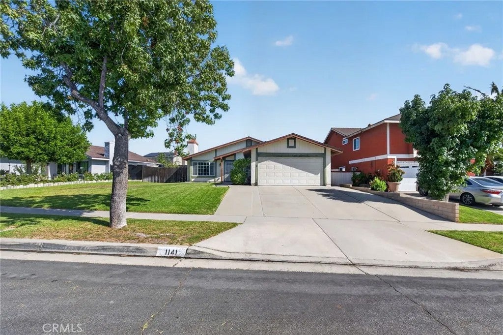 1141 Fallbrook Drive