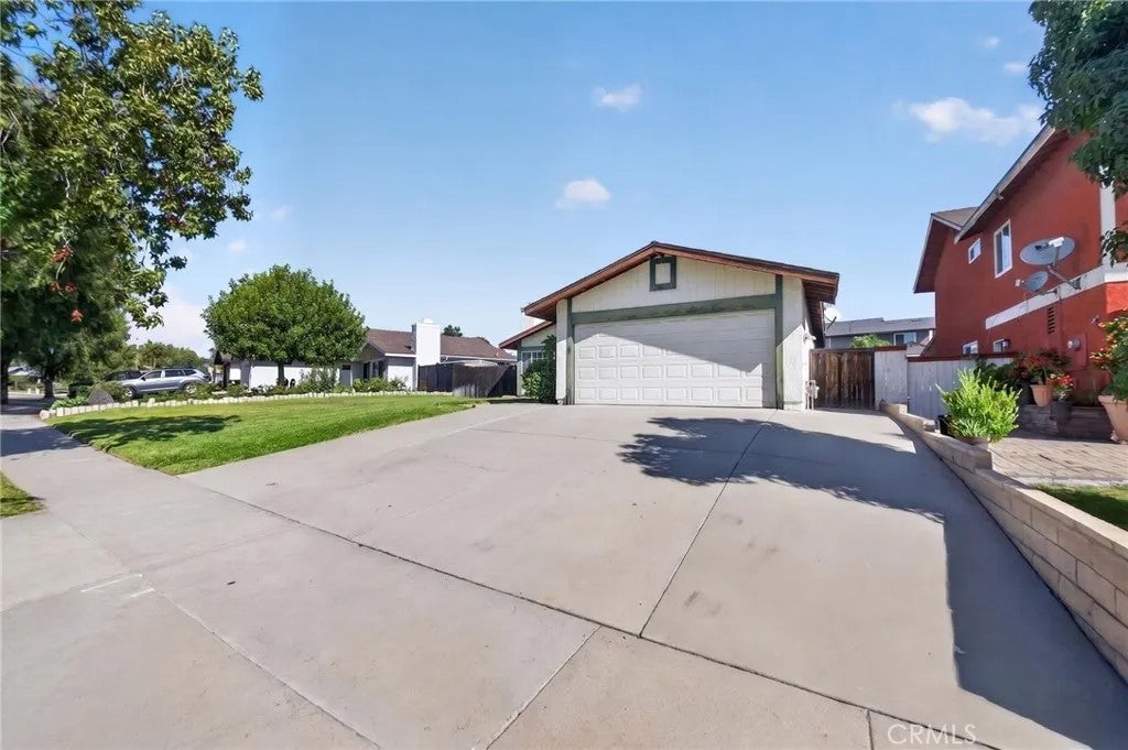 1141 Fallbrook Drive