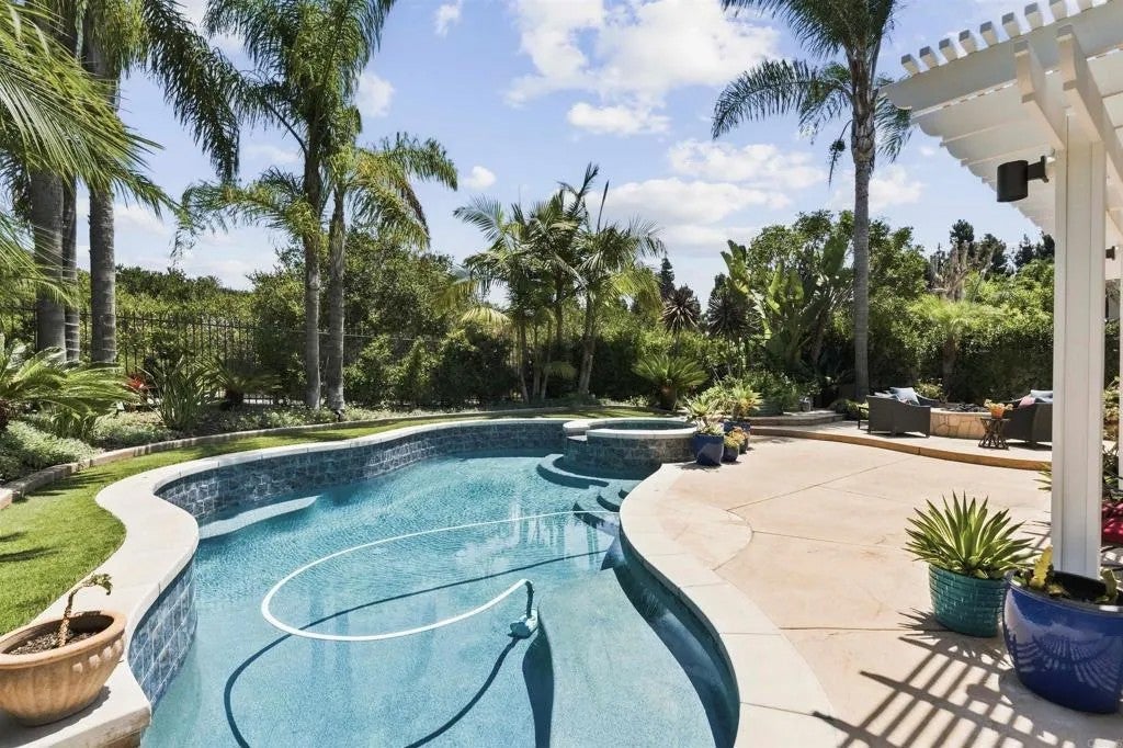 6658 Towhee Lane