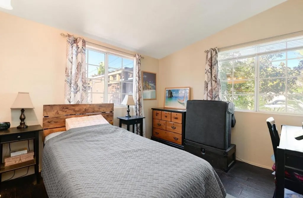 4666 Shoshoni Avenue