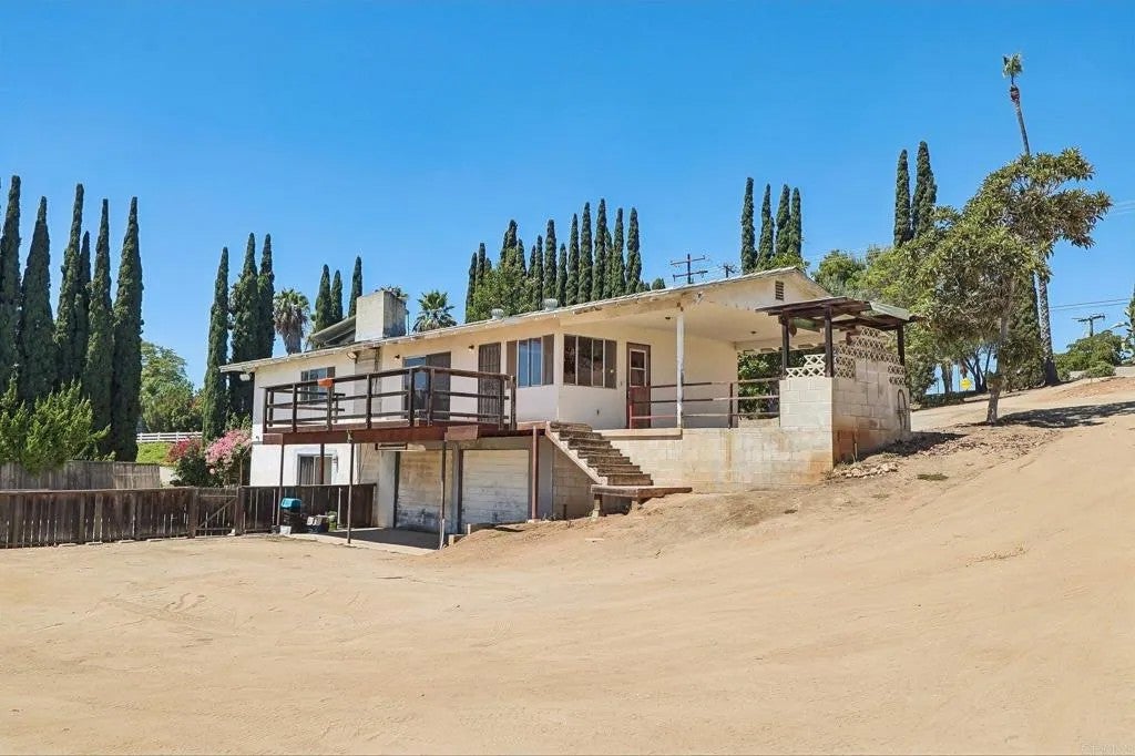 3158 Mary Ln