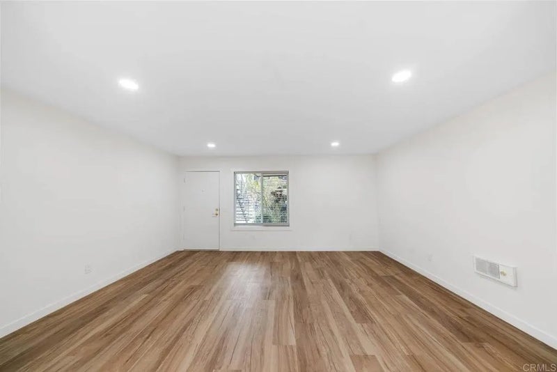 3825 Van Dyke Ave Apt 3