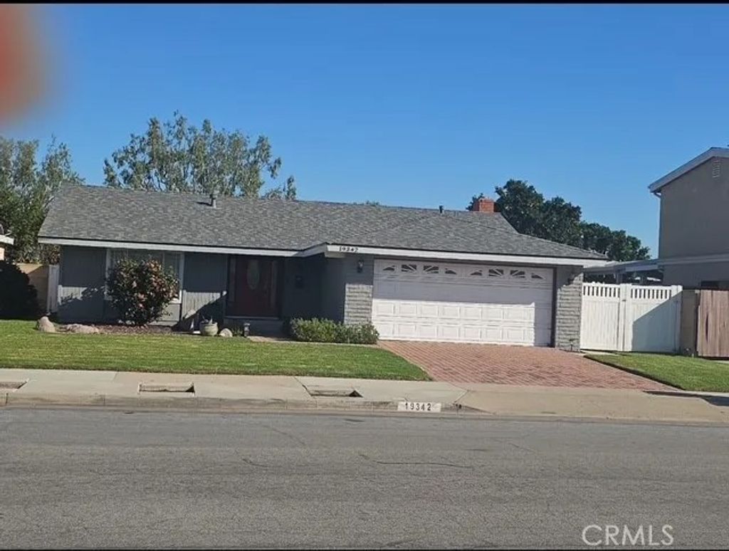 Photo of 19342 Mclaren Ln, Huntington Beach, CA 92646 (MLS # PW26011940)