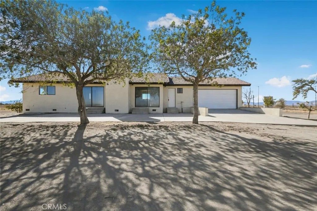 Photo of 5701 E Avenue E Ave, Lancaster, CA 93535 (MLS # SR25266916)