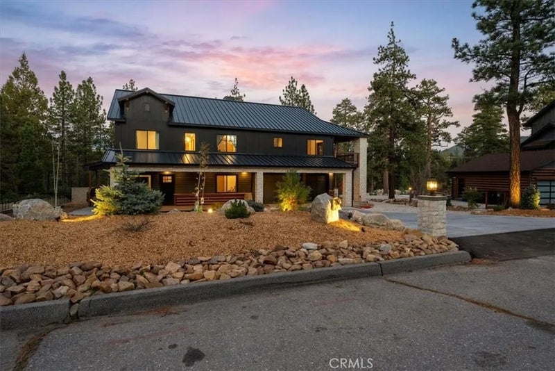 562 Creekside Lane