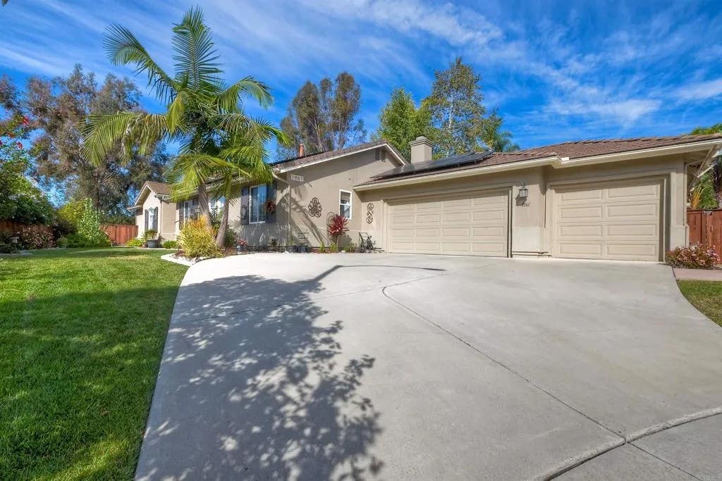 Photo of 1061 Via Carina, Vista, CA 92081 (MLS # NDP2607823)