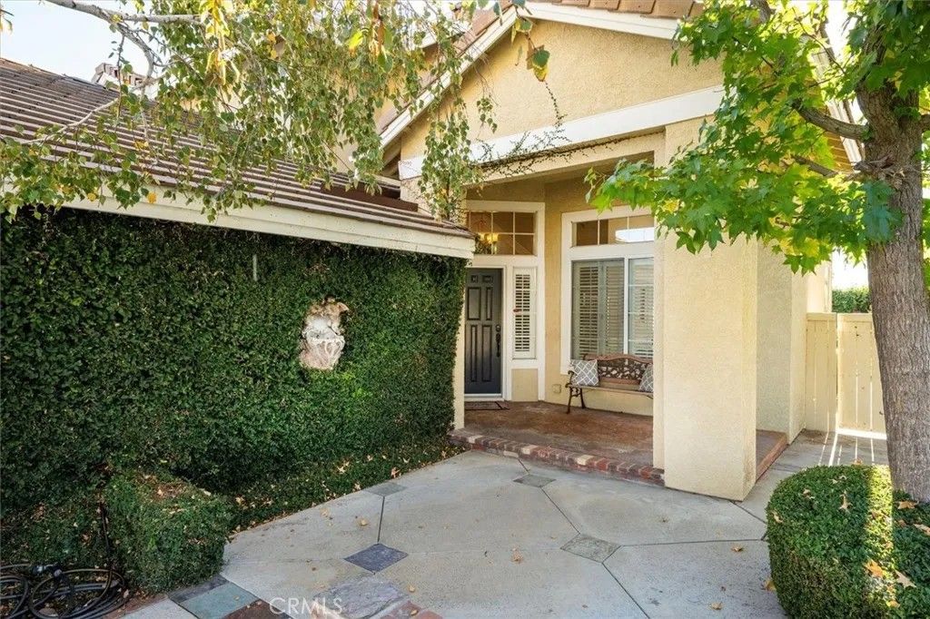 Photo of 23908 Gilford Pl, Valencia, CA 91354 (MLS # SR25243460)
