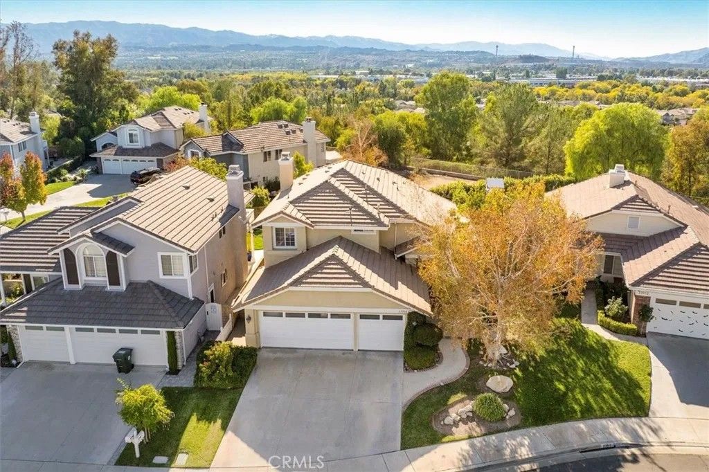 Photo of 23908 Gilford Pl, Valencia, CA 91354 (MLS # SR25243460)