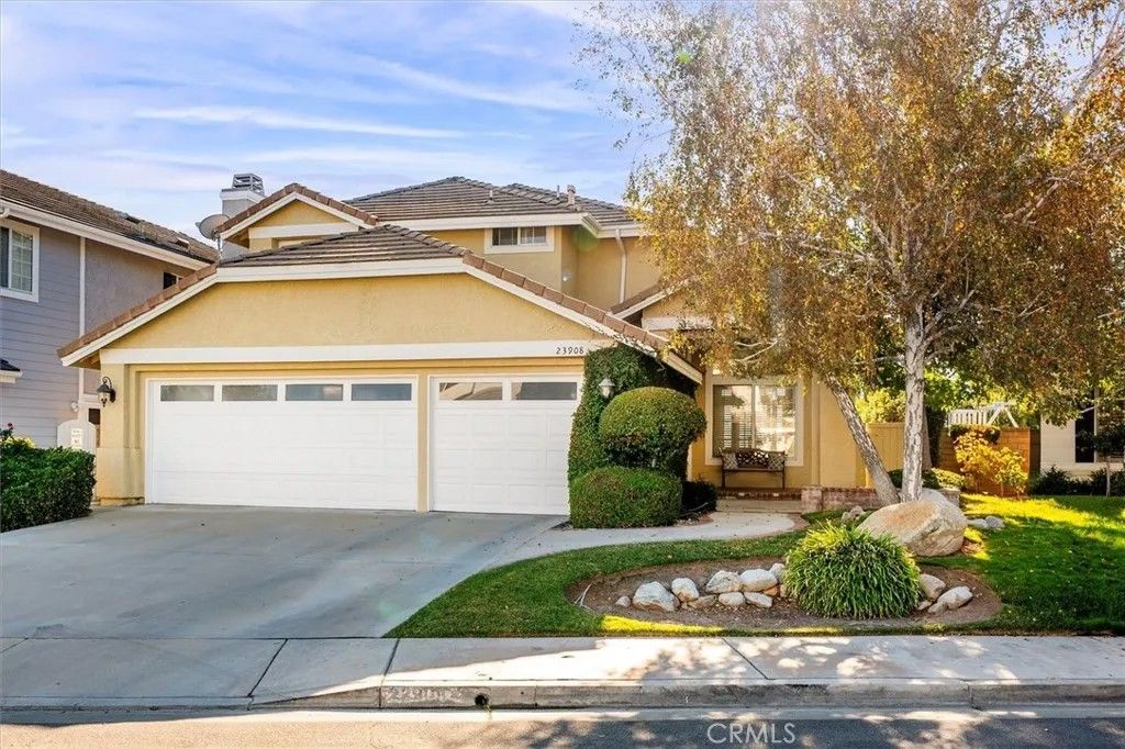 Photo of 23908 Gilford Pl, Valencia, CA 91354 (MLS # SR25243460)