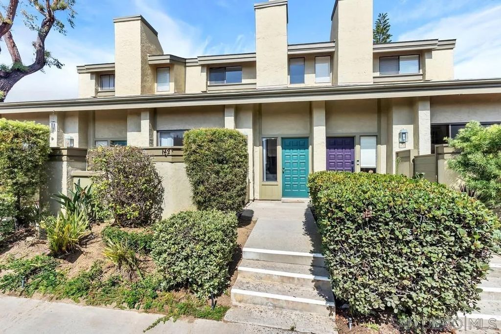 Photo of 3304 Caminito Eastbluff #142, La Jolla, CA 92037 (MLS # 250041047)