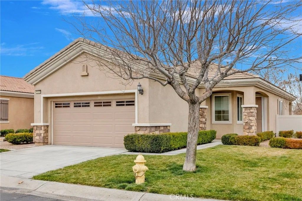 Photo of 10438 Lakeshore Dr, Apple Valley, CA 92308 (MLS # HD26017446)