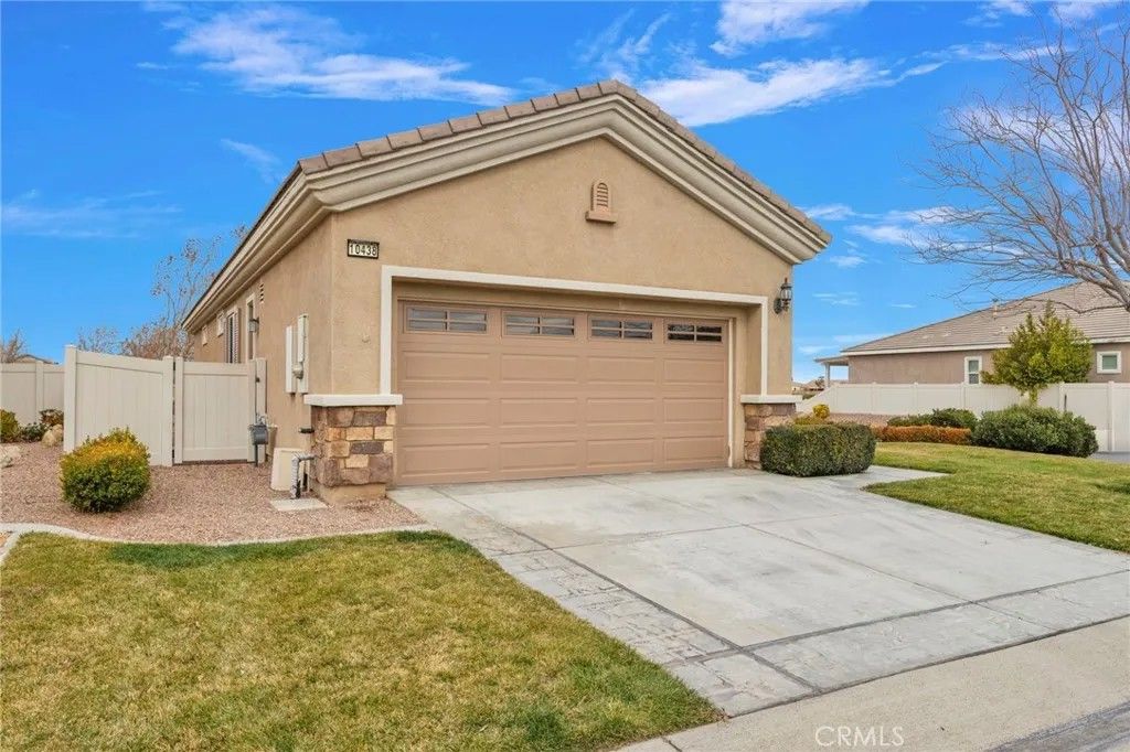 Photo of 10438 Lakeshore Dr, Apple Valley, CA 92308 (MLS # HD26017446)