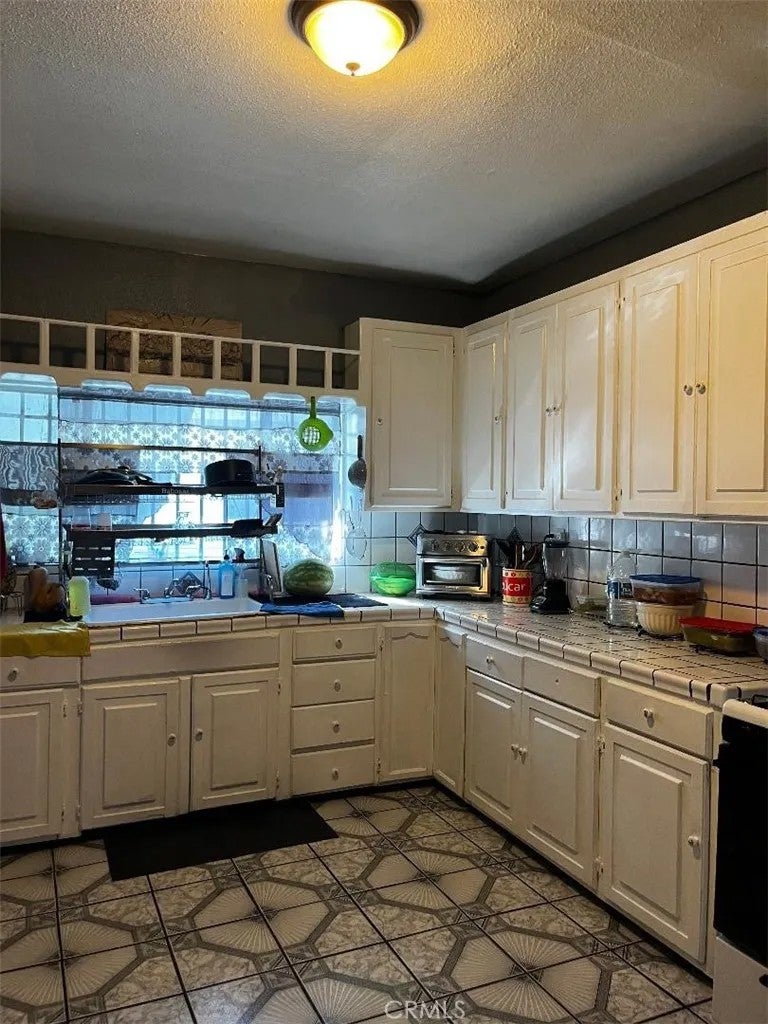 718 W 43rd Place