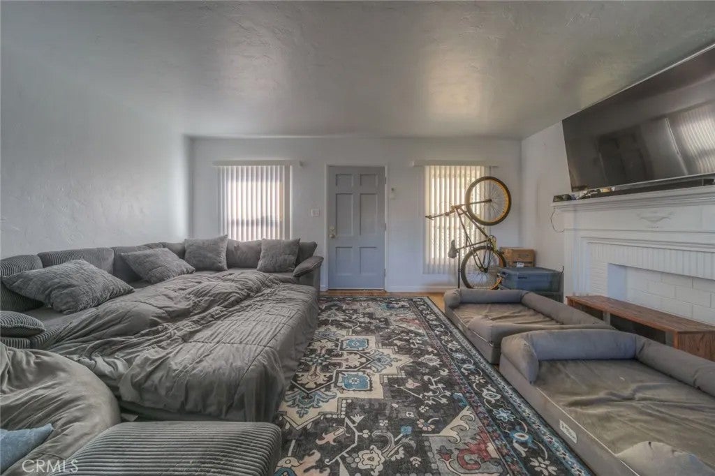 4325 Athens