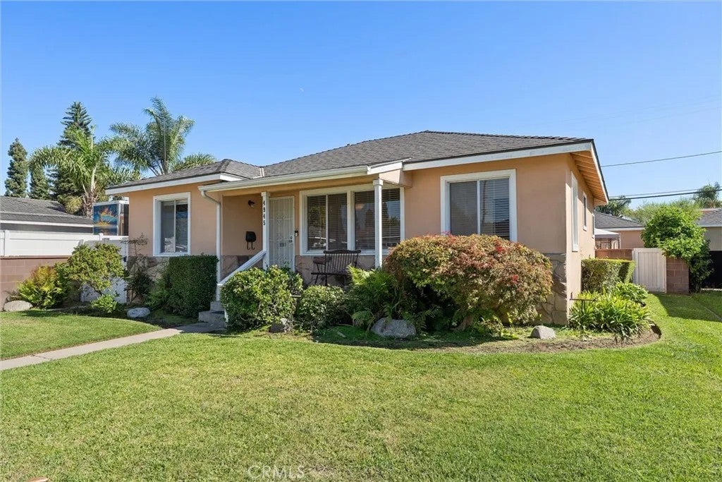 4945 Adenmoor
