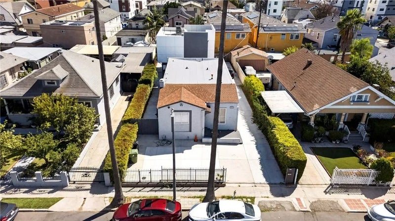 1302 W 35th