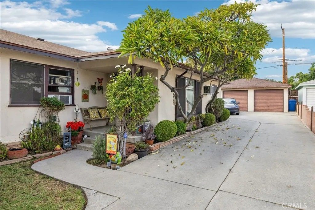 Photo of 13701 Russell St, Whittier, CA 90602 (MLS # PF26057471)