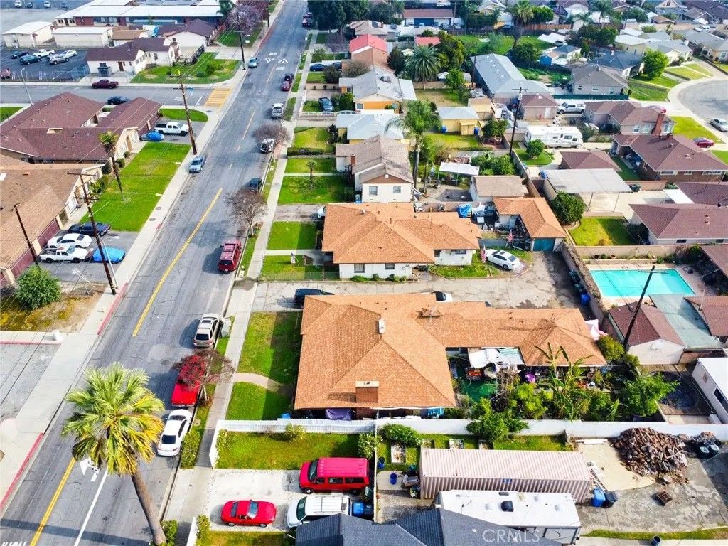 Photo of 886 E Kingsley Avenue, Pomona, CA 91767 (MLS # TR26019346)