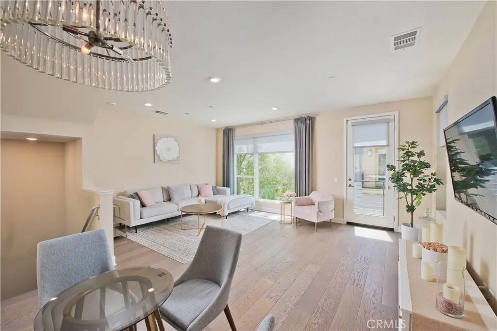 6749 W Gill