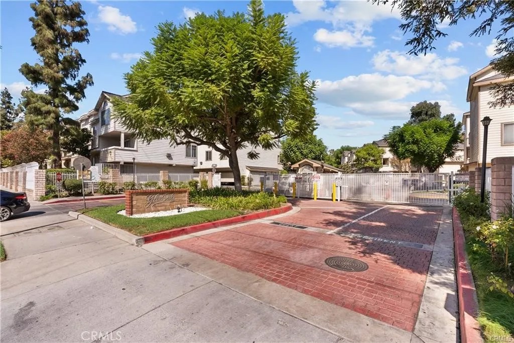 11150 Glenoaks Boulevard 106