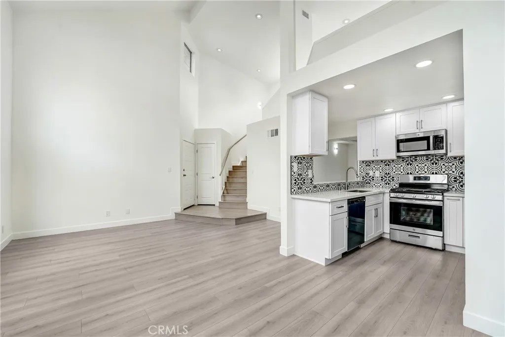11150 Glenoaks Boulevard 106