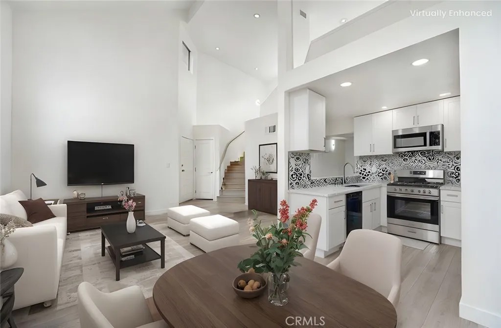 11150 Glenoaks Boulevard 106