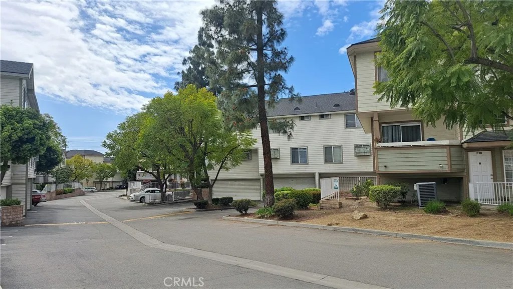 11150 Glenoaks Boulevard 106