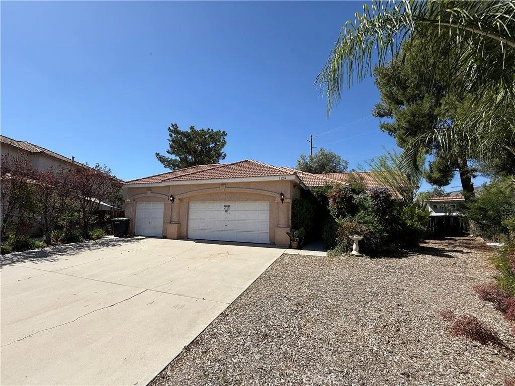Photo of 1129 Osprey Street, San Jacinto, CA 92583 (MLS # CV26073902)
