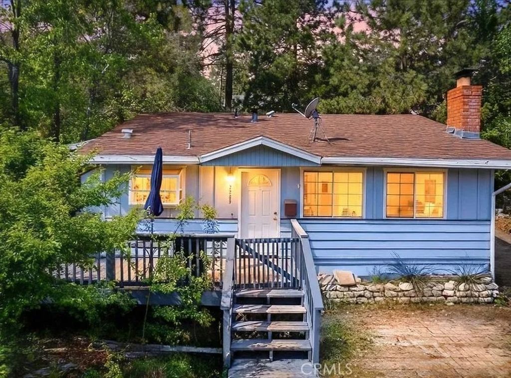 Photo of 2285 Lausanne Dr, Wrightwood, CA 92397 (MLS # CV26086233)