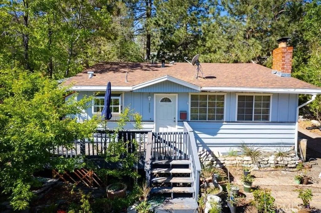 Photo of 2285 Lausanne Dr, Wrightwood, CA 92397 (MLS # CV26086233)