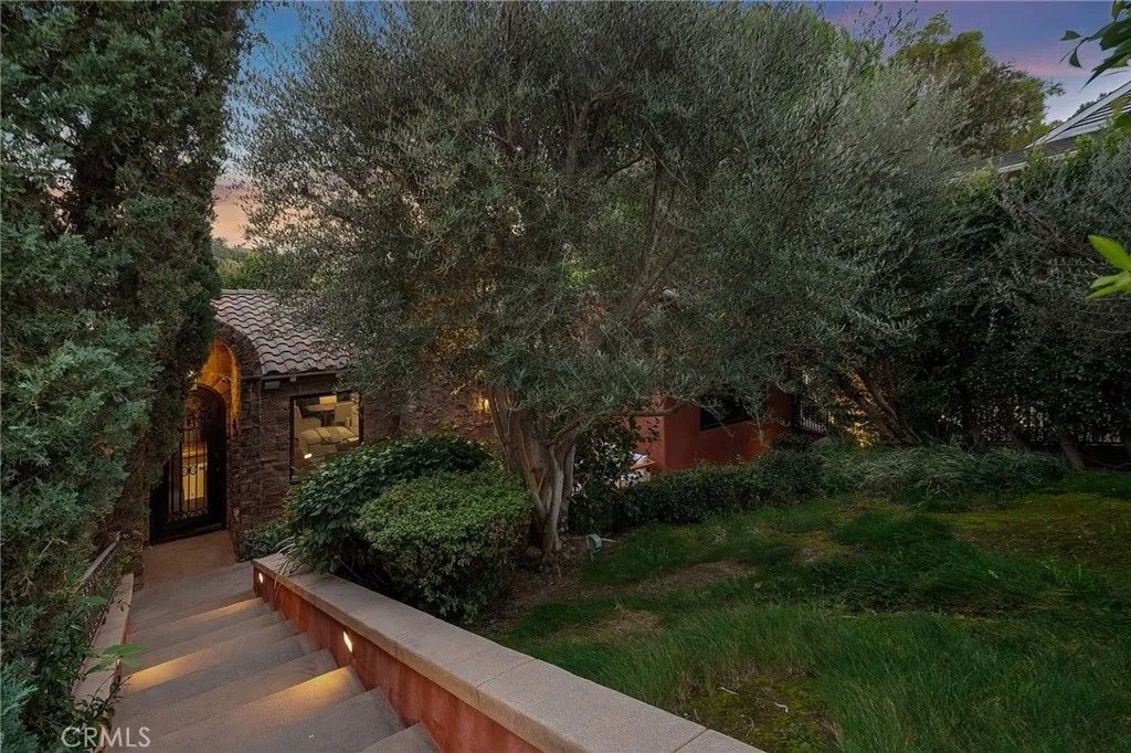 Photo of 3310 Bennett Drive, Los Angeles, CA 90068 (MLS # PW26034953)