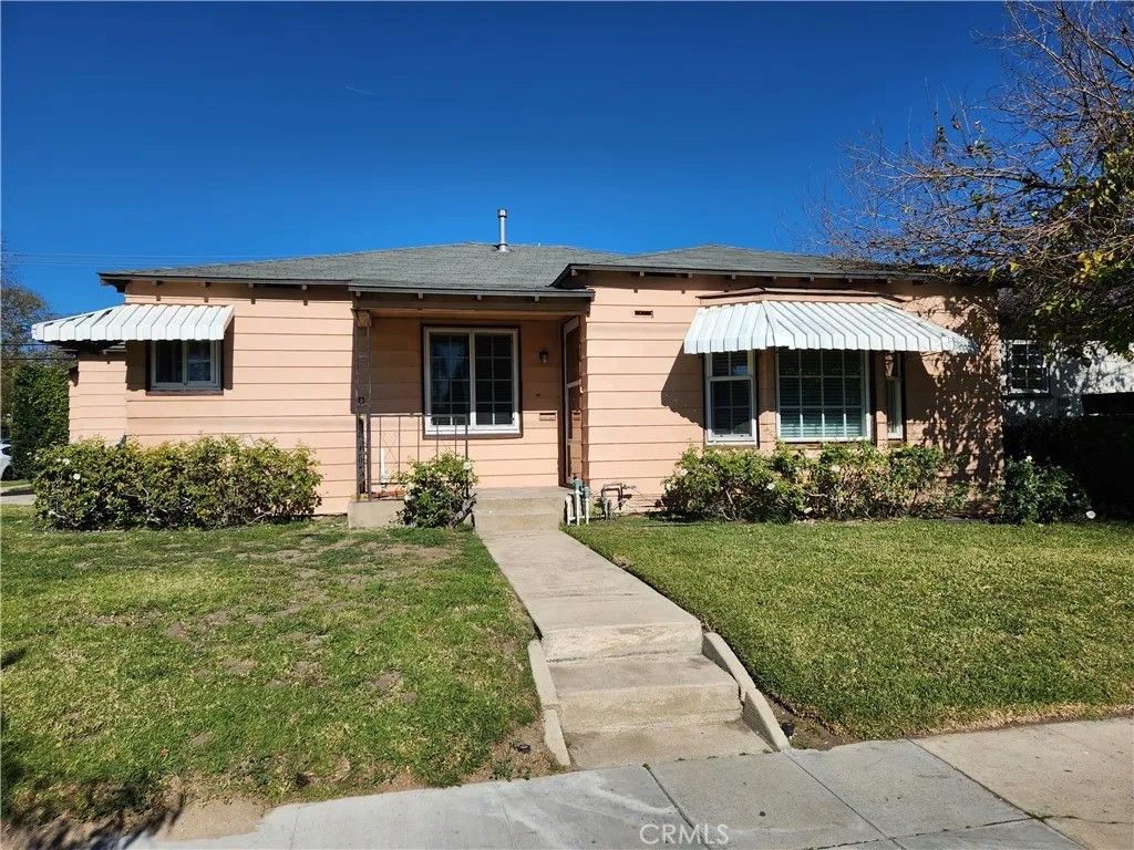 Photo of 3721 W Victory Blvd, Burbank, CA 91505 (MLS # GD26020820)