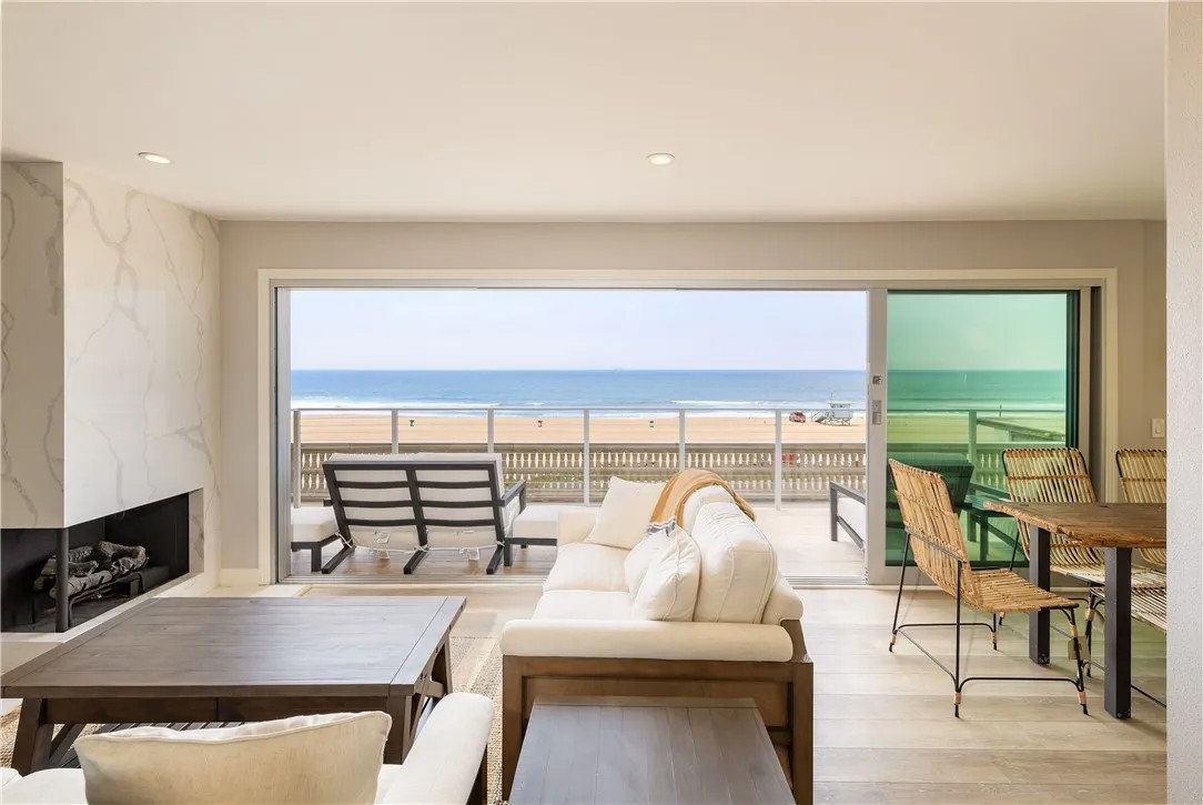 2208 The Strand