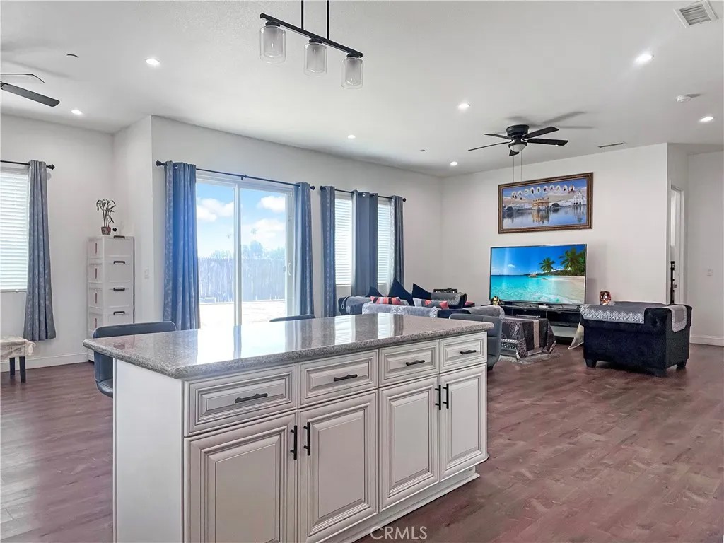 756 S 8th