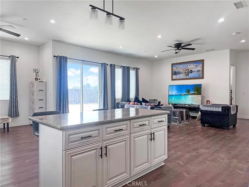 756 S 8th
