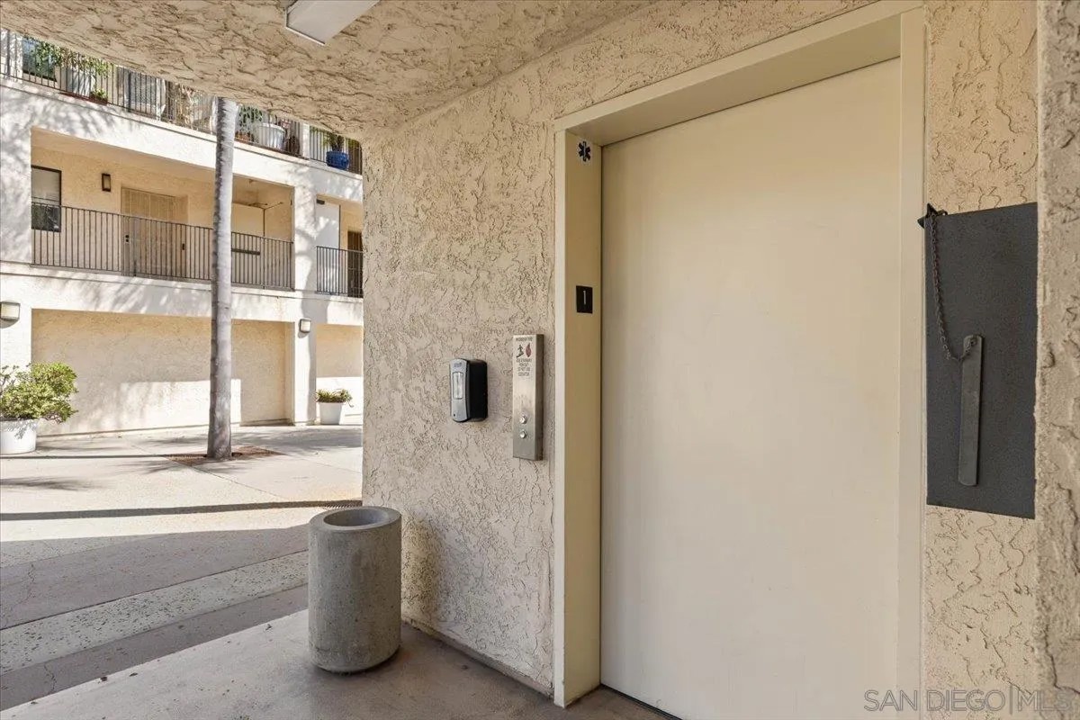4545 Arizona St 107
