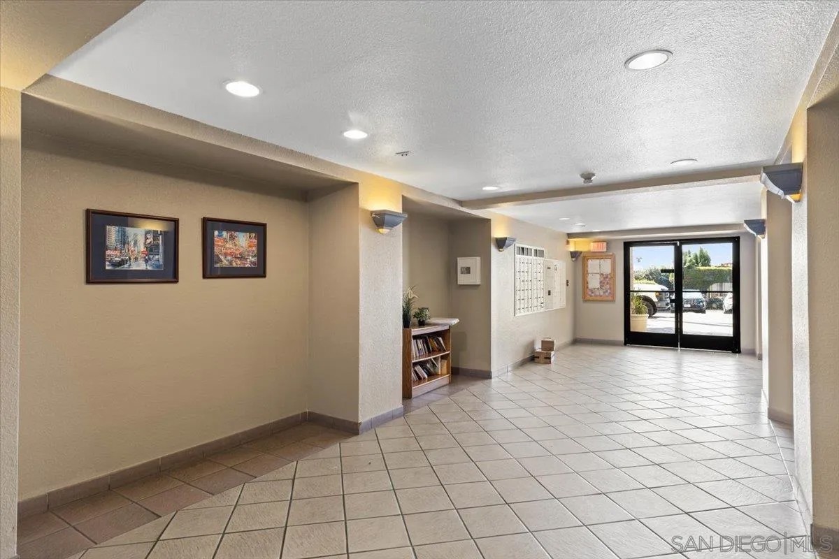 4545 Arizona St 107