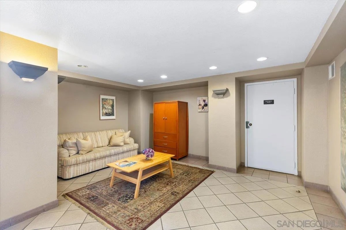 4545 Arizona St 107