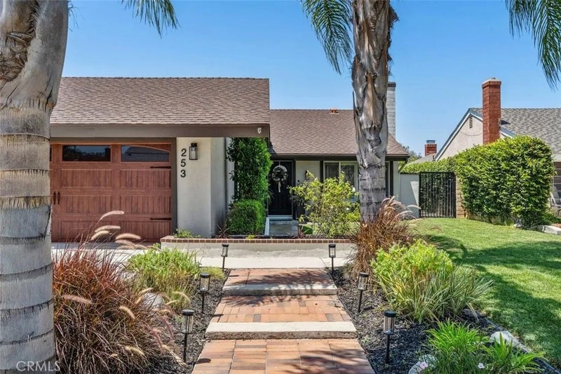 253 N Camino Arroyo