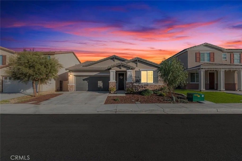 Photo of 29126 Crabapple, Lake Elsinore, CA 92530 (MLS # SW26022513)