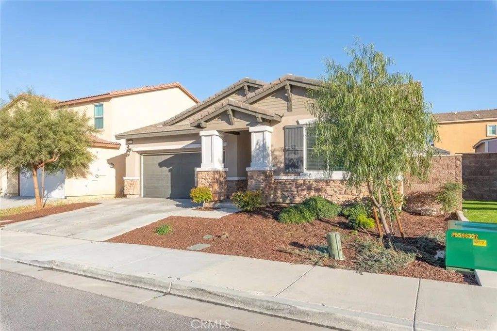 Photo of 29126 Crabapple, Lake Elsinore, CA 92530 (MLS # SW26022513)