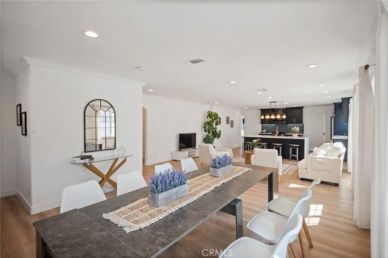 916 N Oxford