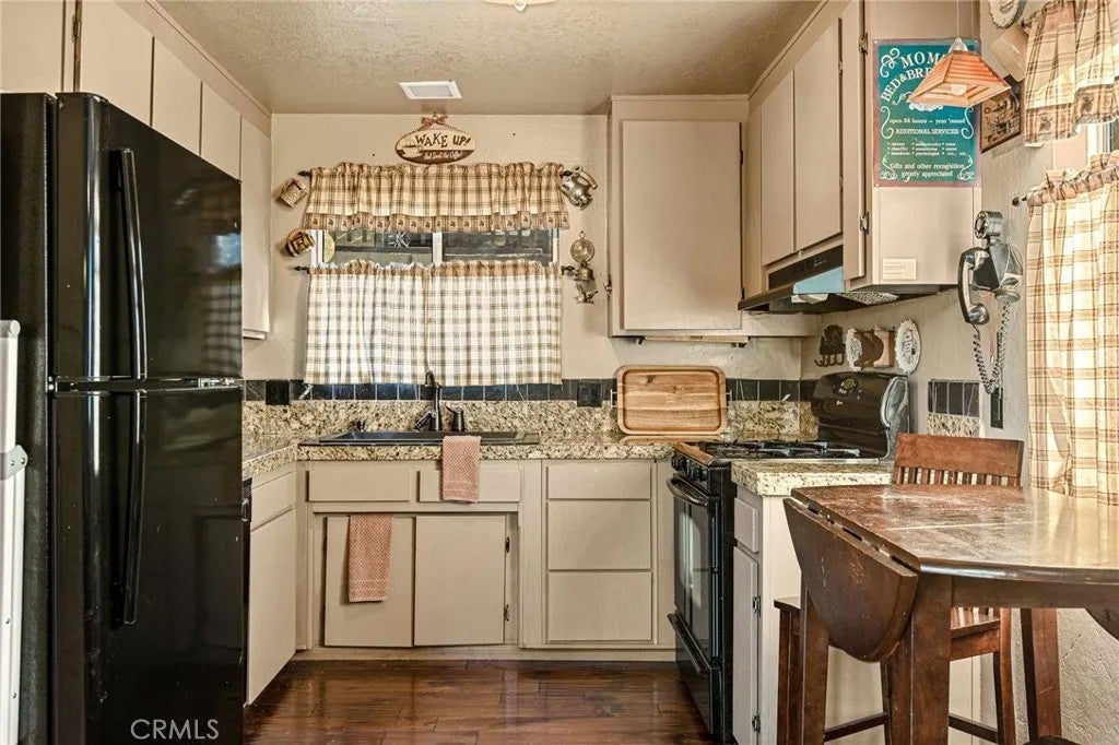 1256 Grass Valley