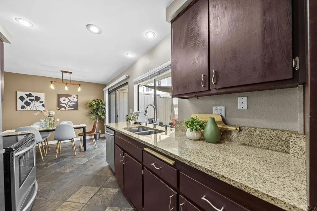2710 Ariane Drive 3