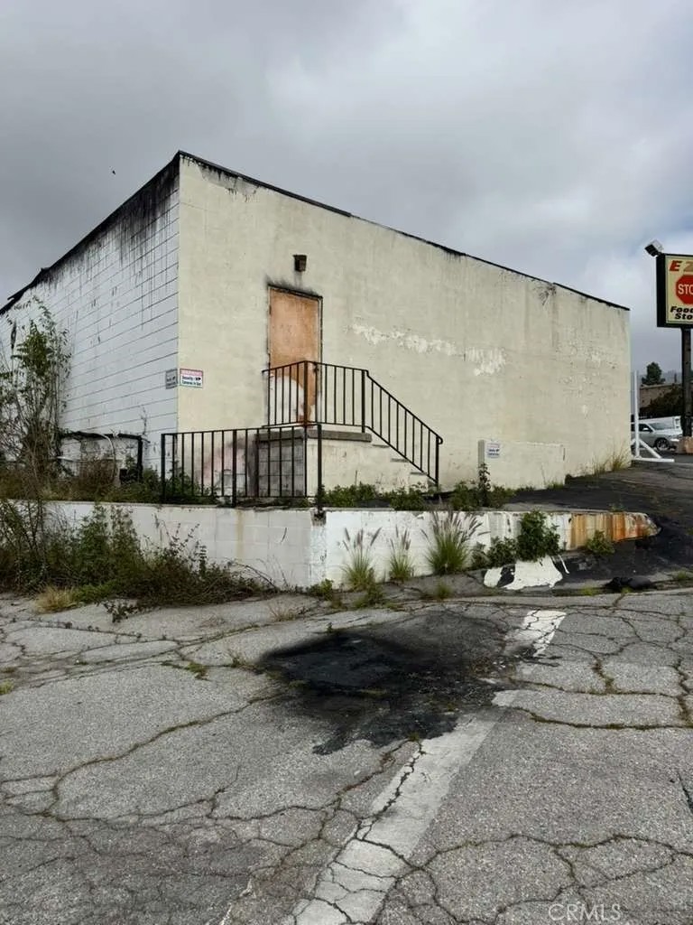 2427 Lake
