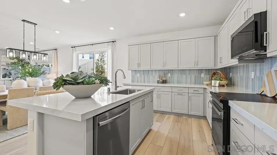 10418 Hill Meadows
